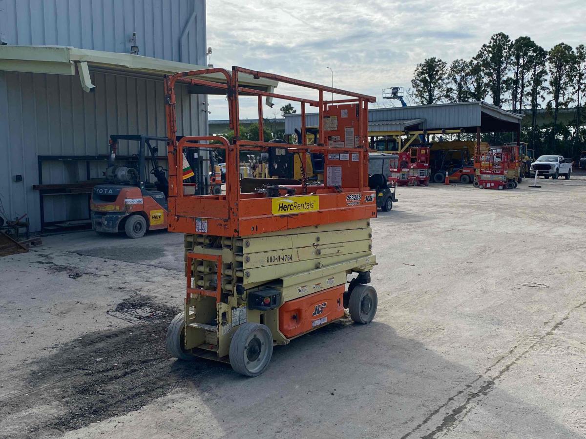 2016 JLG 2632ES