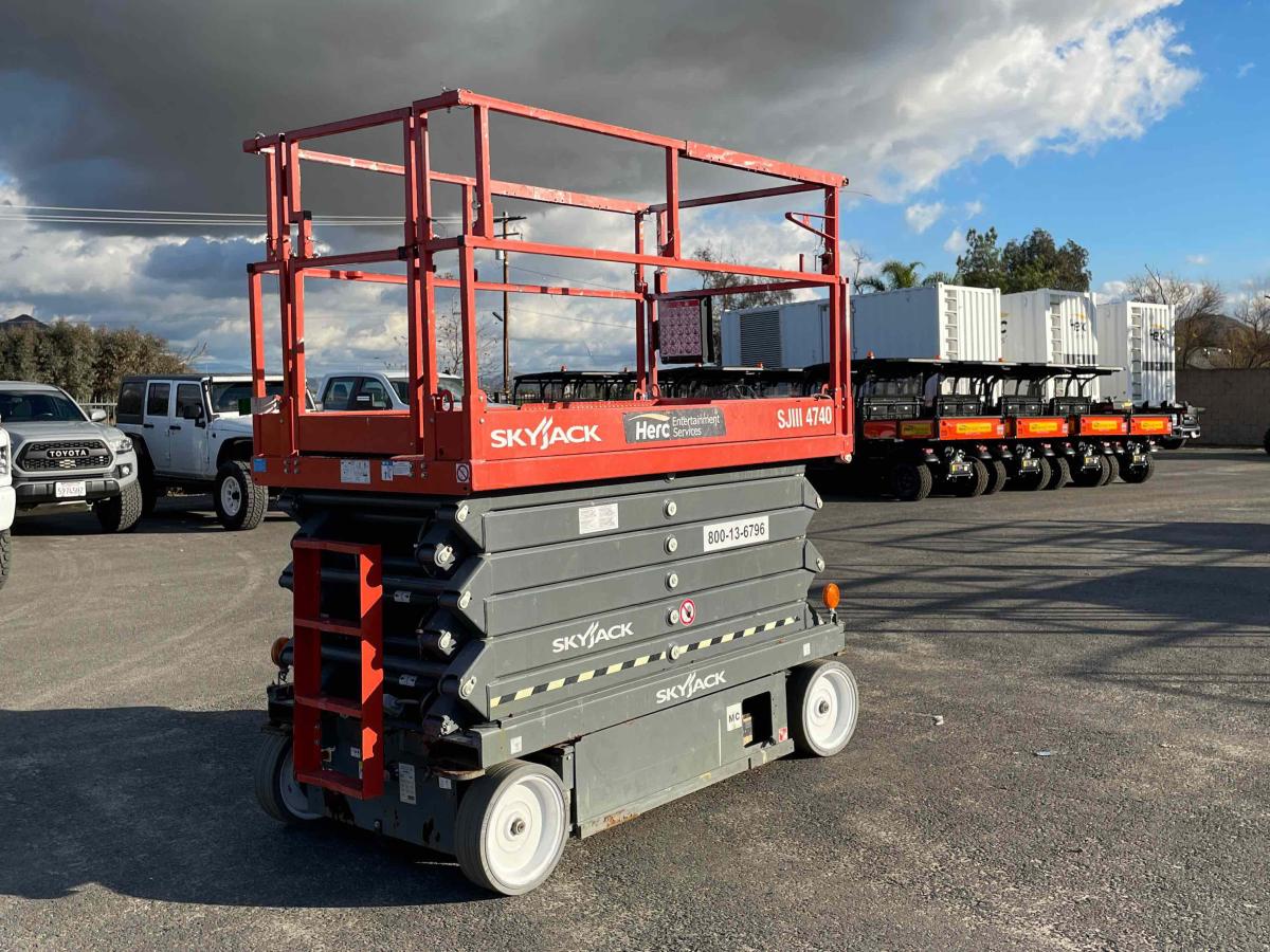 2017 Skyjack SJ4740