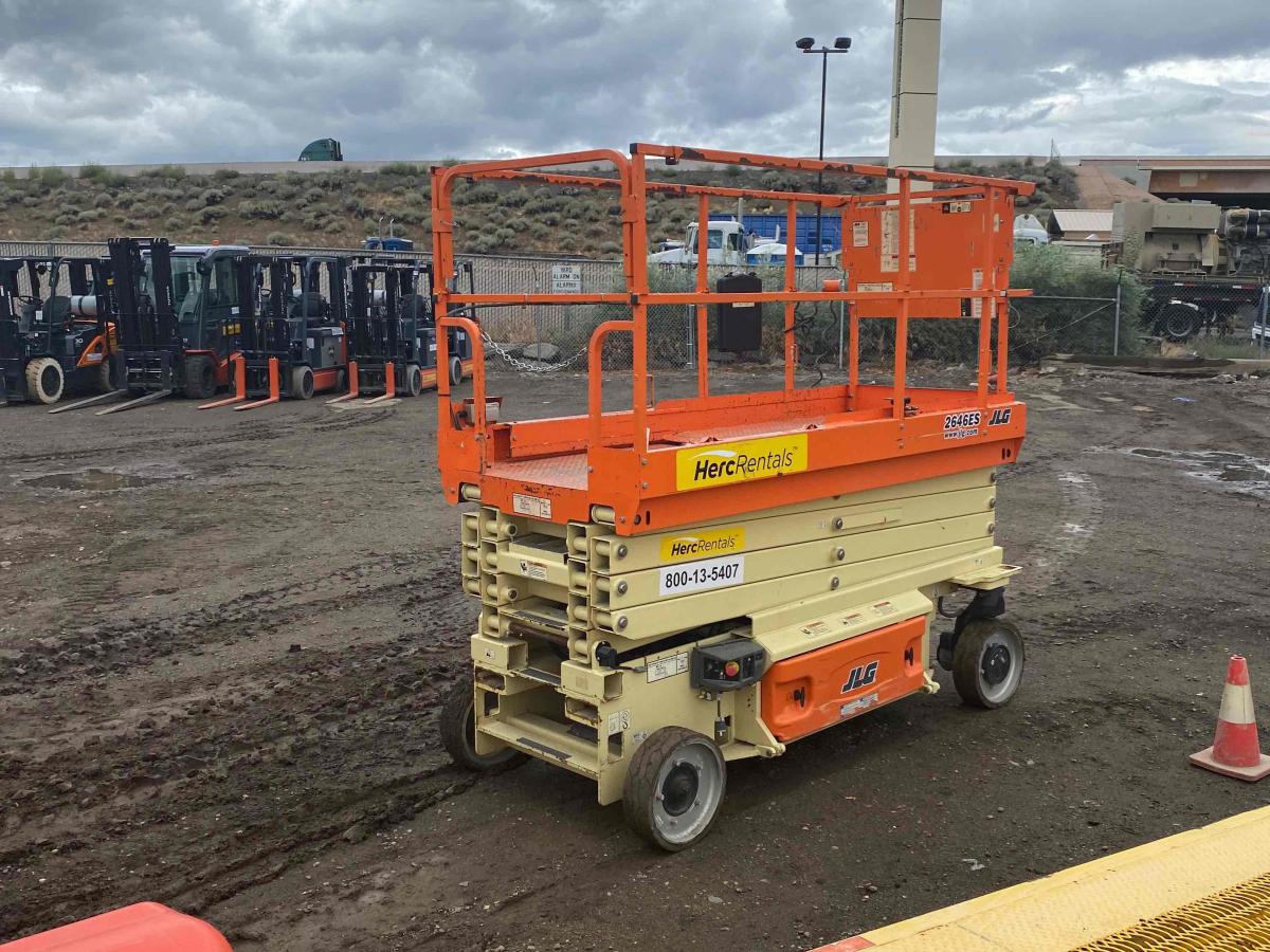 2017 JLG 2646ES