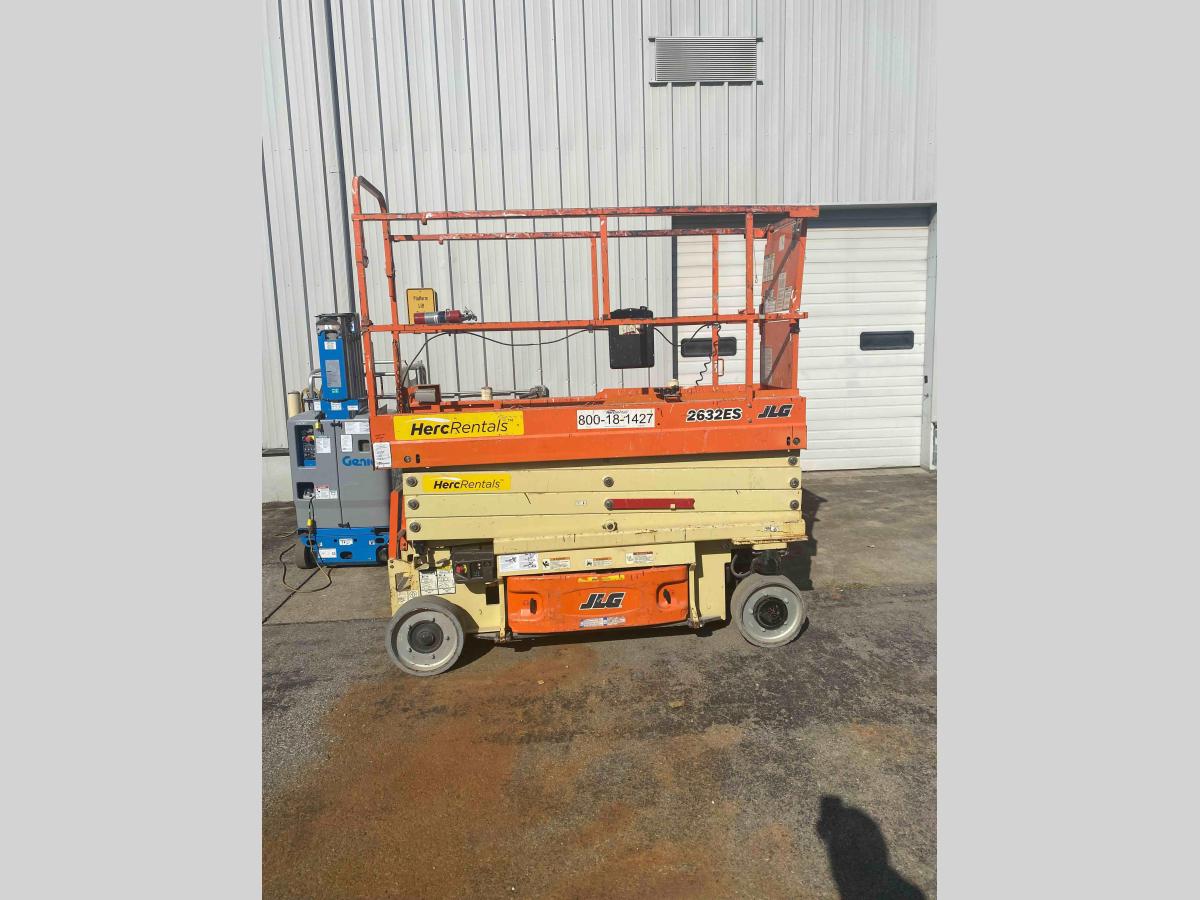 2017 JLG 2632ES