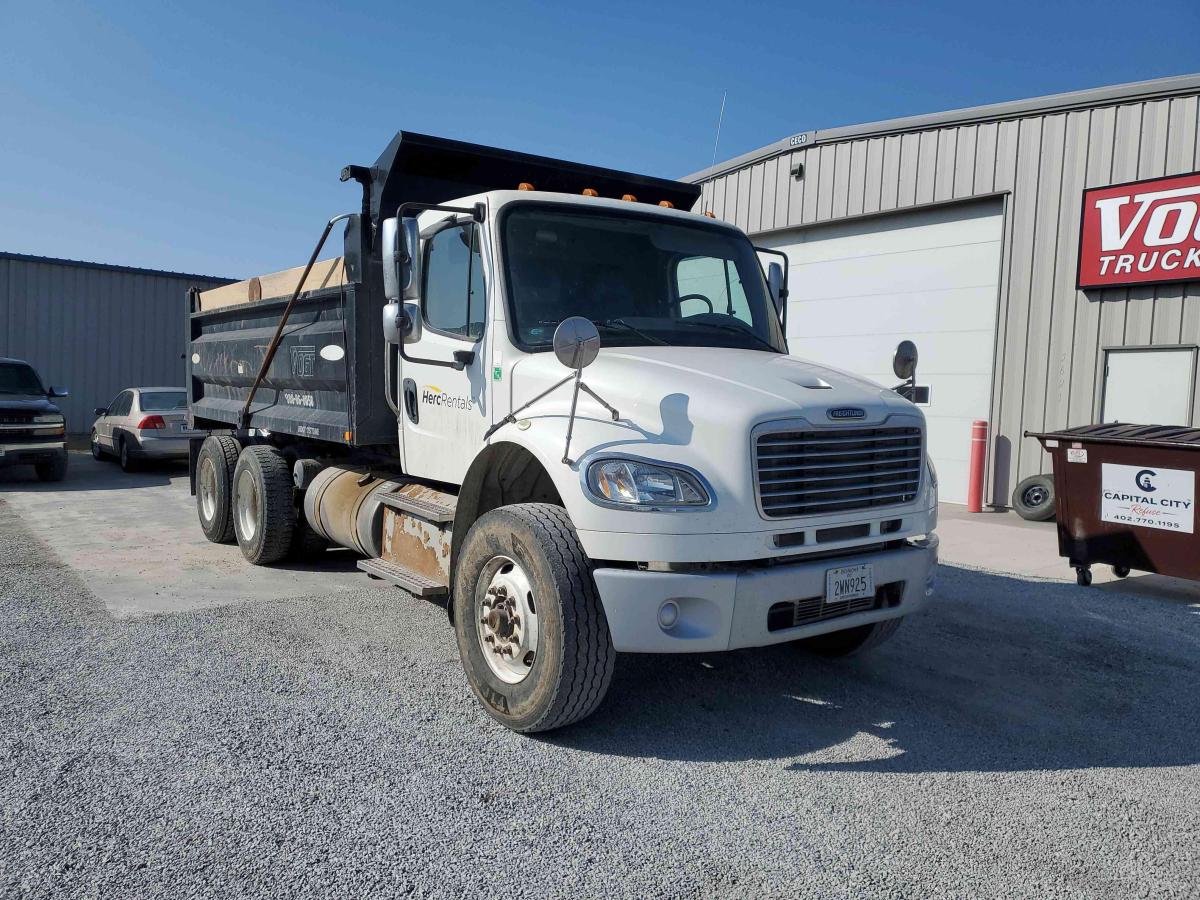 2016 Freightliner M2106-2