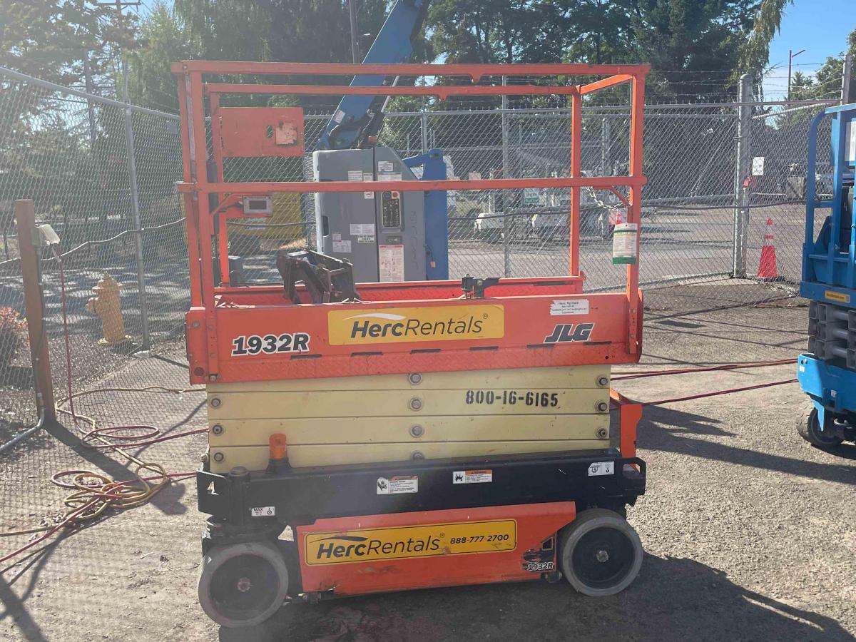 2017 JLG 1932R