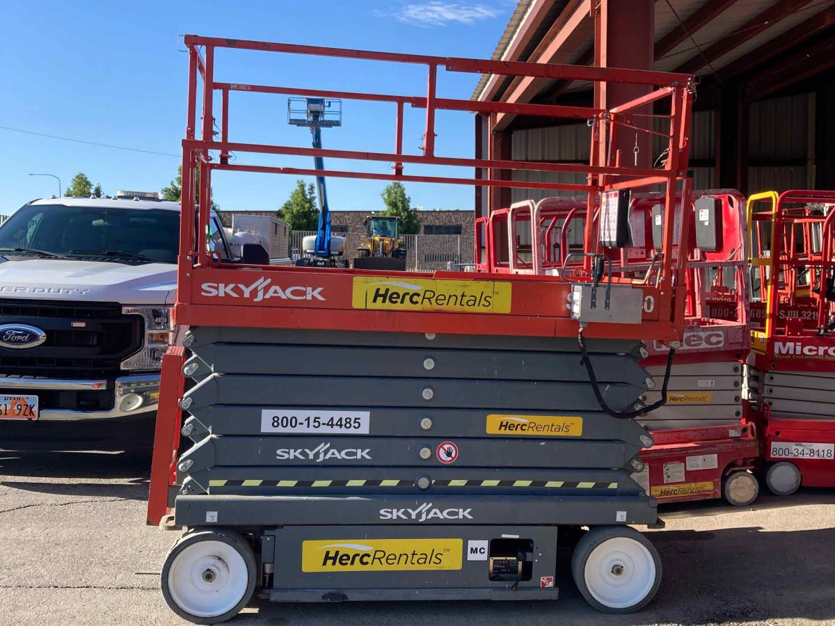 2017 Skyjack SJ4740