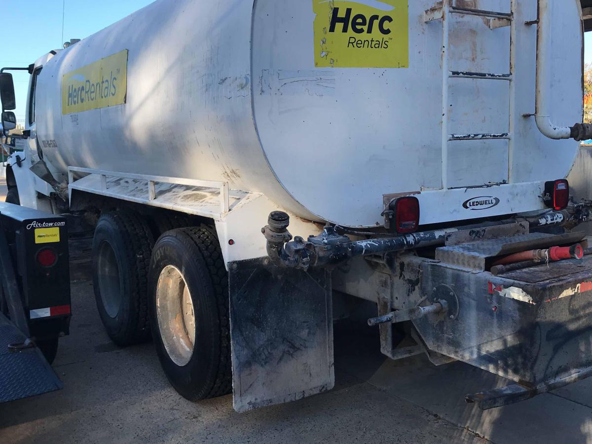 2016 Freightliner M2106