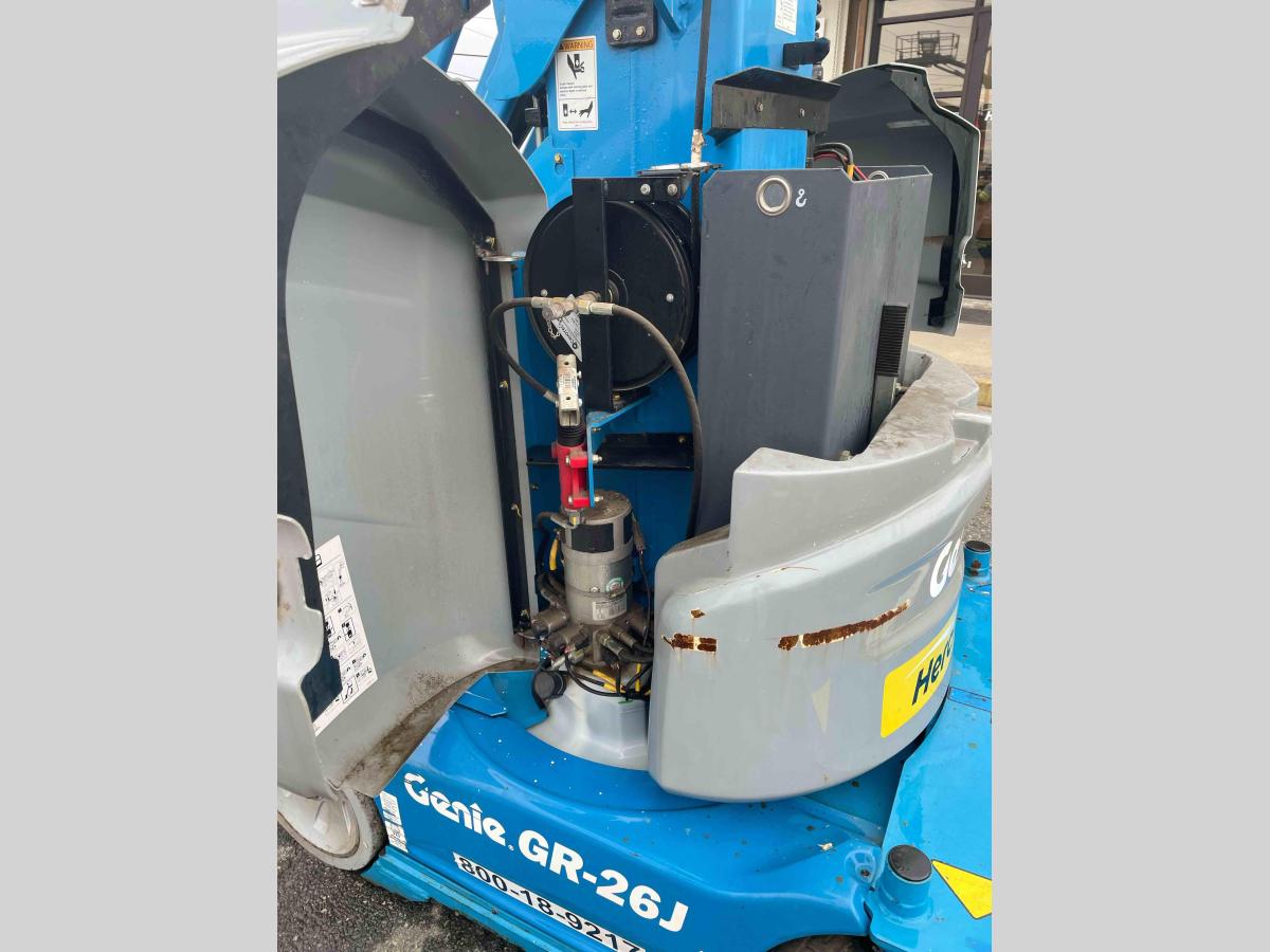 2017 Genie GR26J