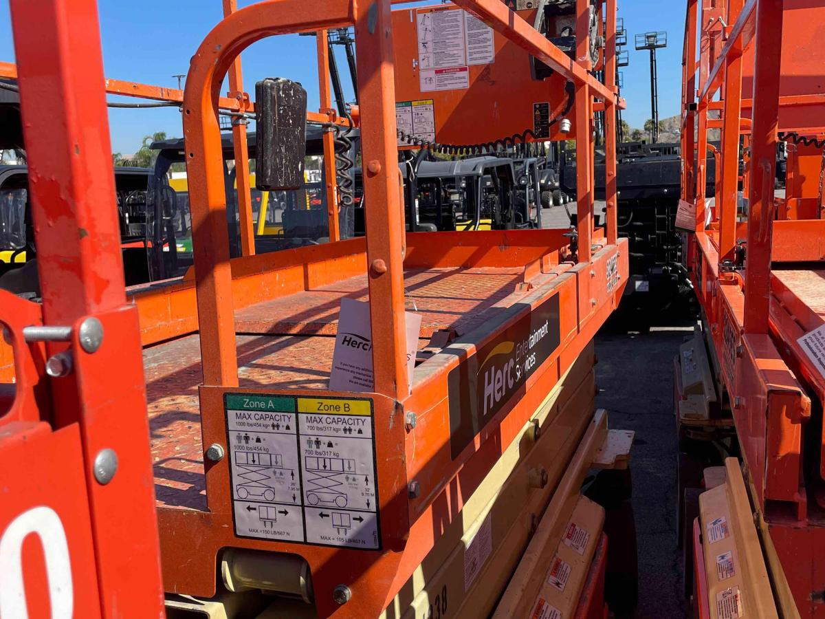 2015 JLG 3246ES