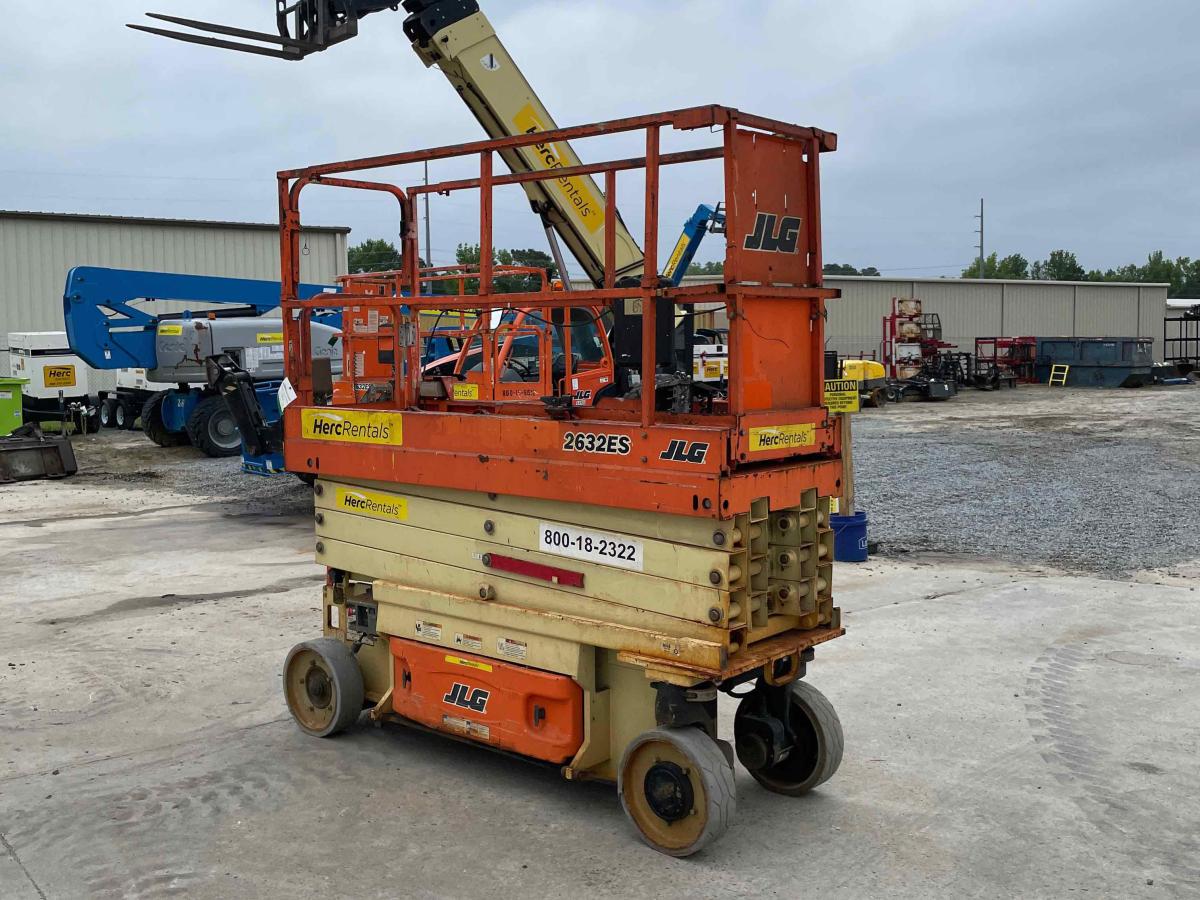 2017 JLG 2632ES