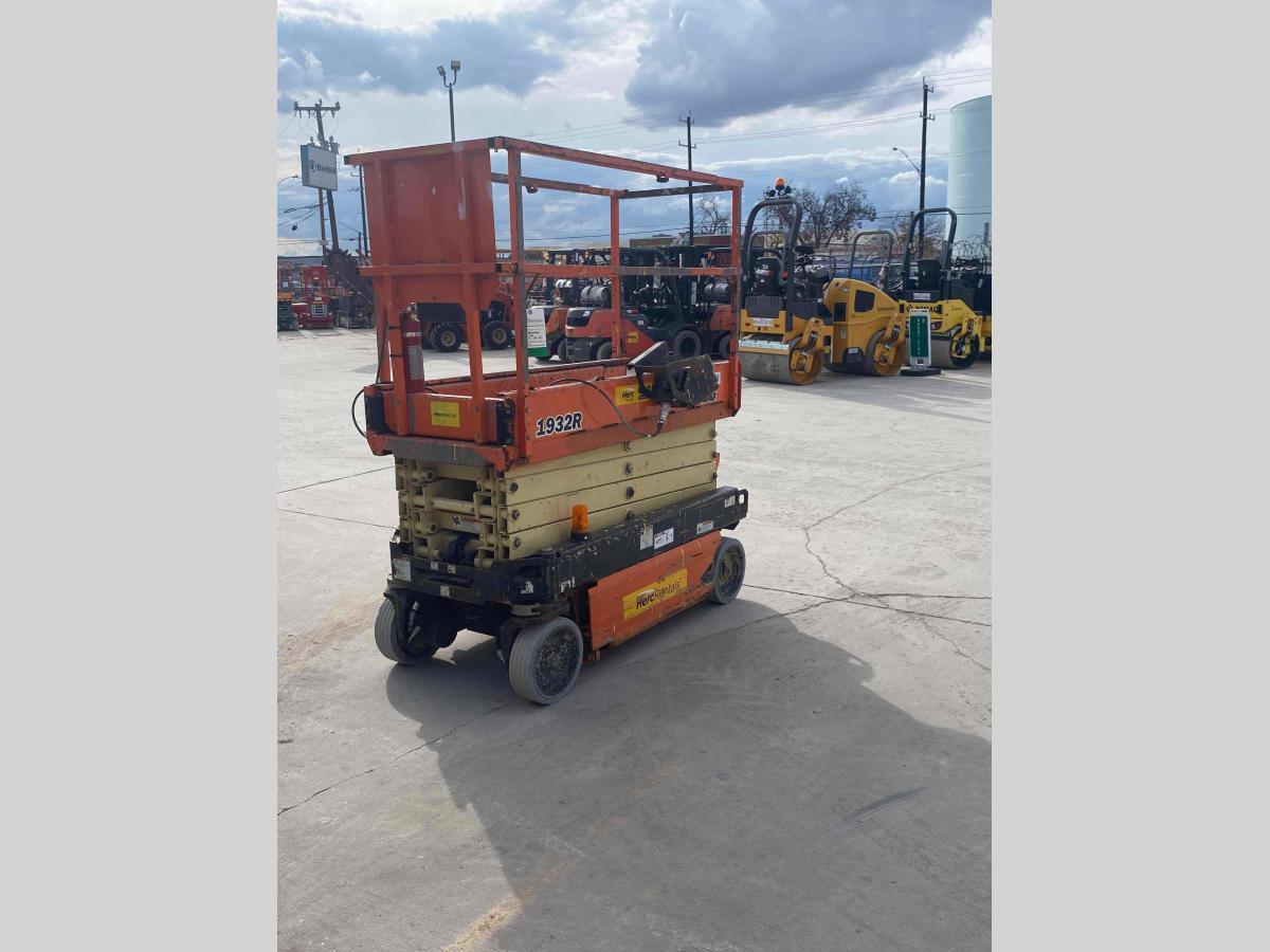 2017 JLG 1932R