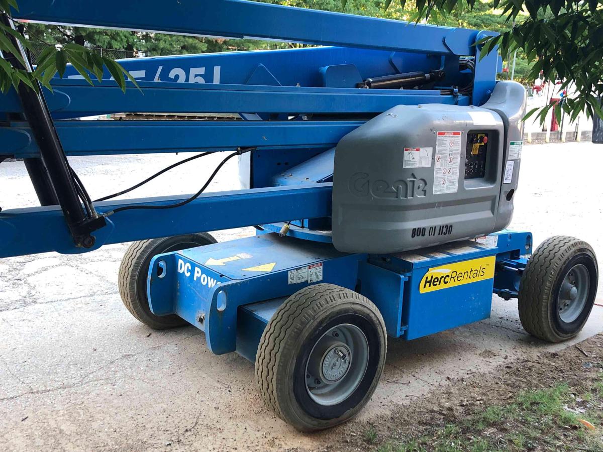 2013 Genie Z-45/25