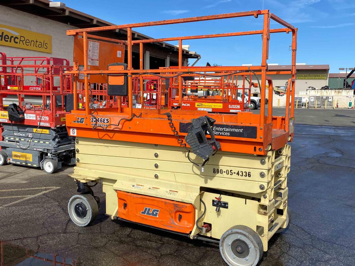 2015 JLG 3246ES-1