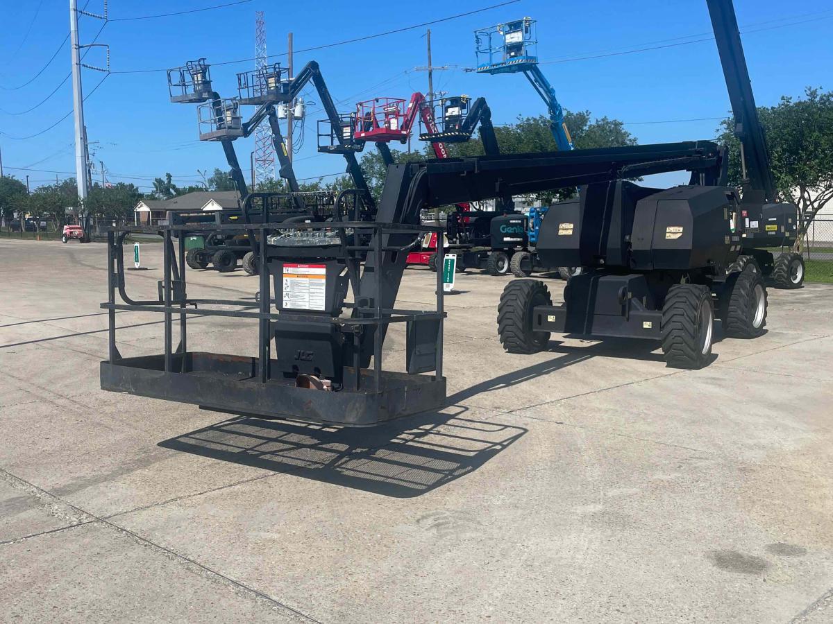 2015 JLG 800A