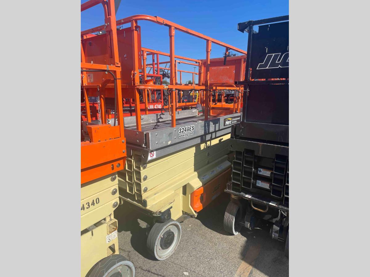 2014 JLG 3246ES