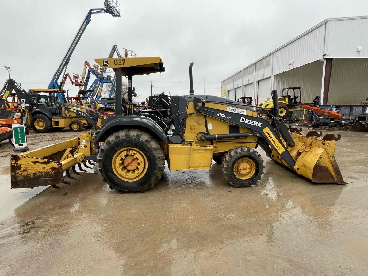 2015 John Deere 210L
