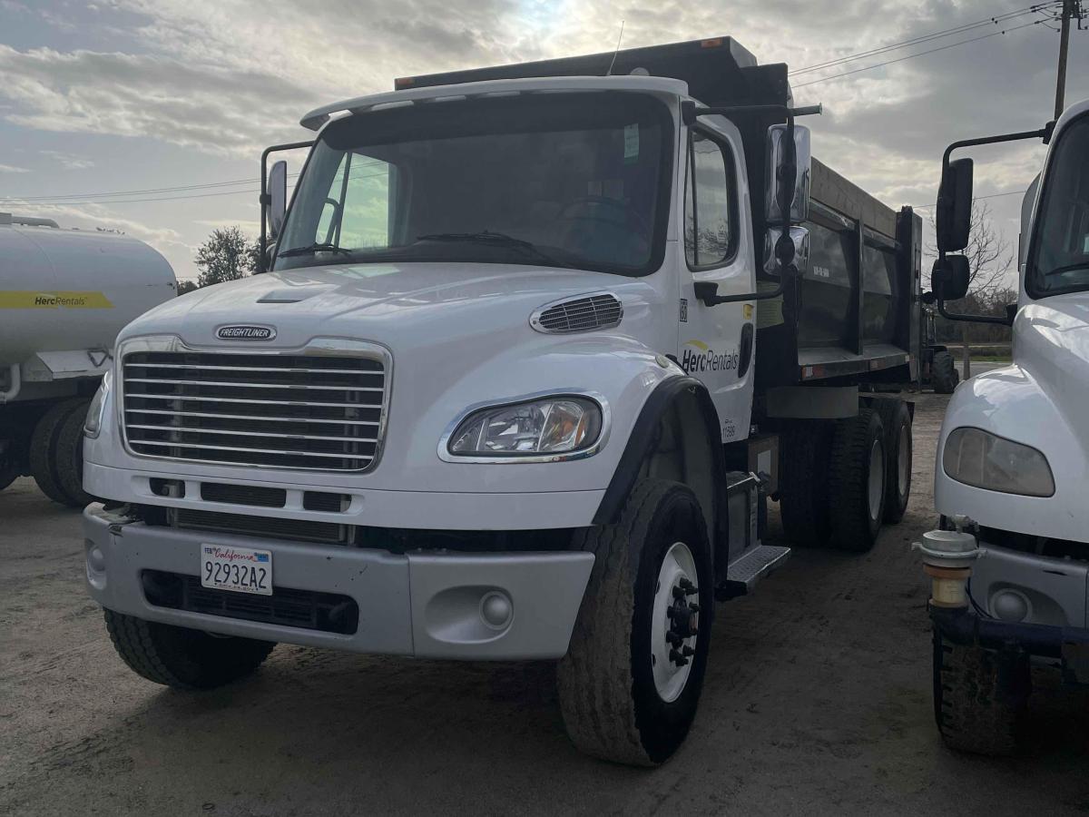 2016 Freightliner M2106