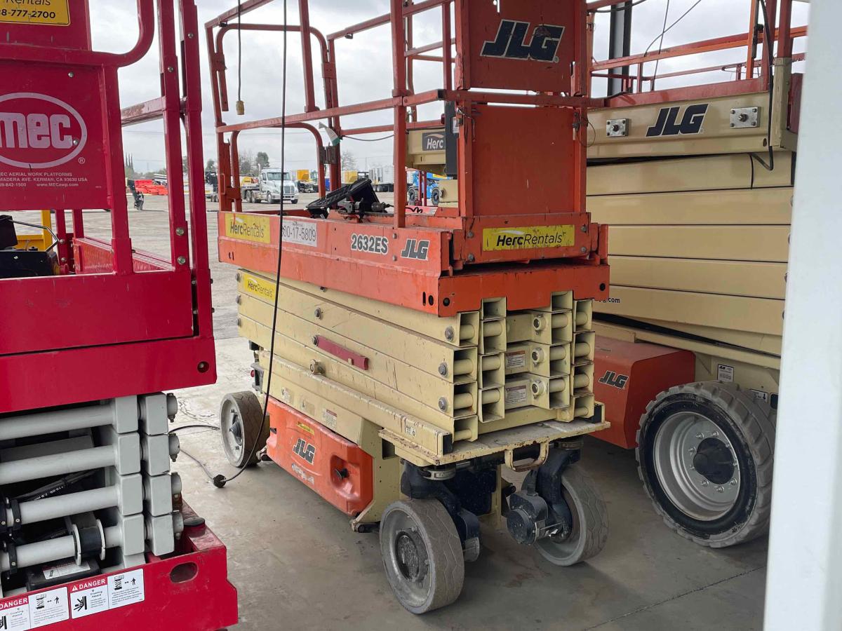 2017 JLG 2632ES