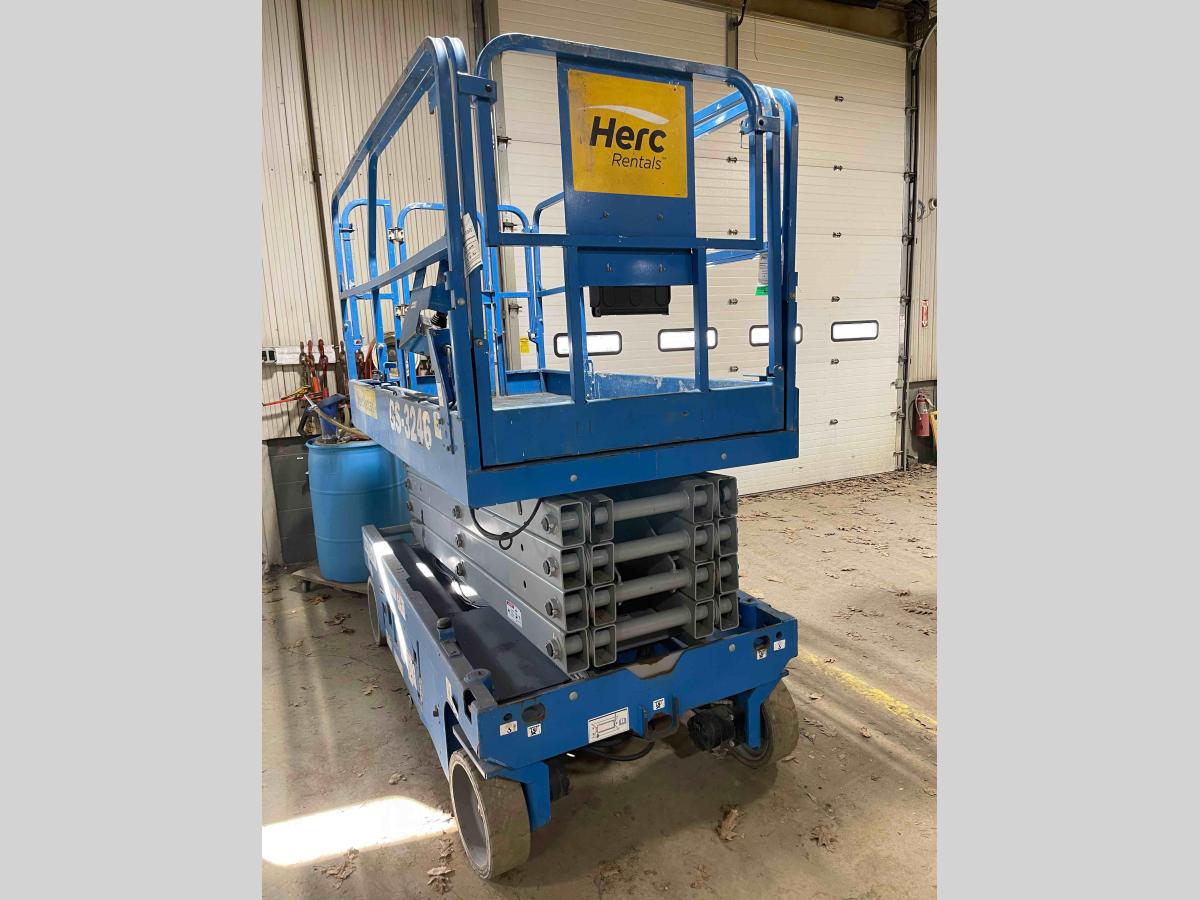 2017 Genie GS-3246-4