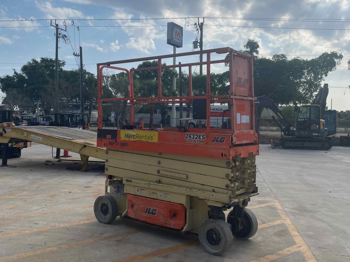 2016 JLG 2632ES