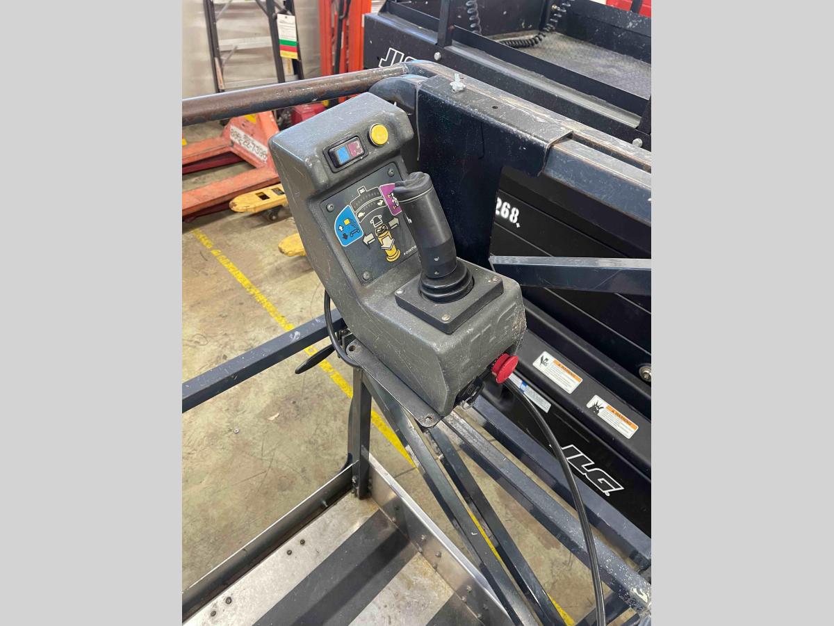 2017 JLG 20MVL
