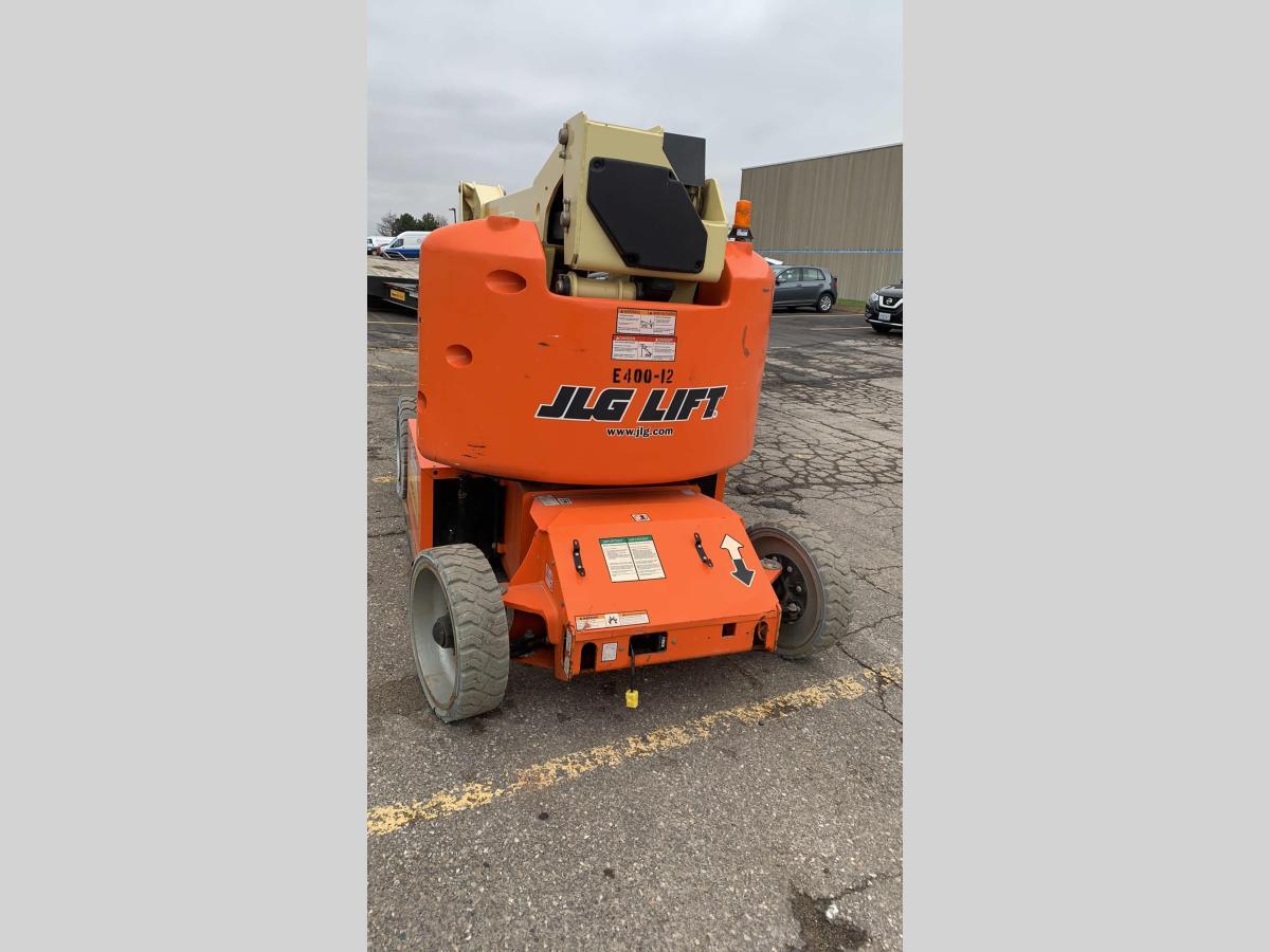 2014 JLG E400AJP-4