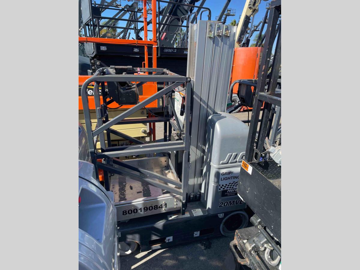 2017 JLG 20MVL