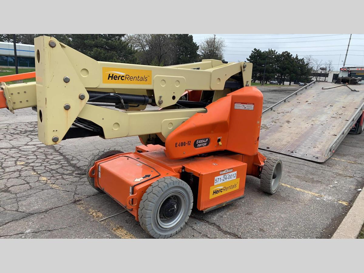 2014 JLG E400AJP-3