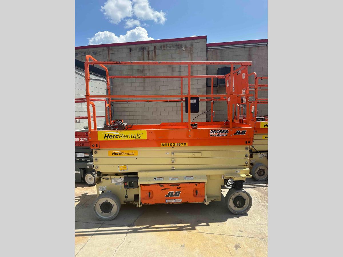 2017 JLG 2646ES