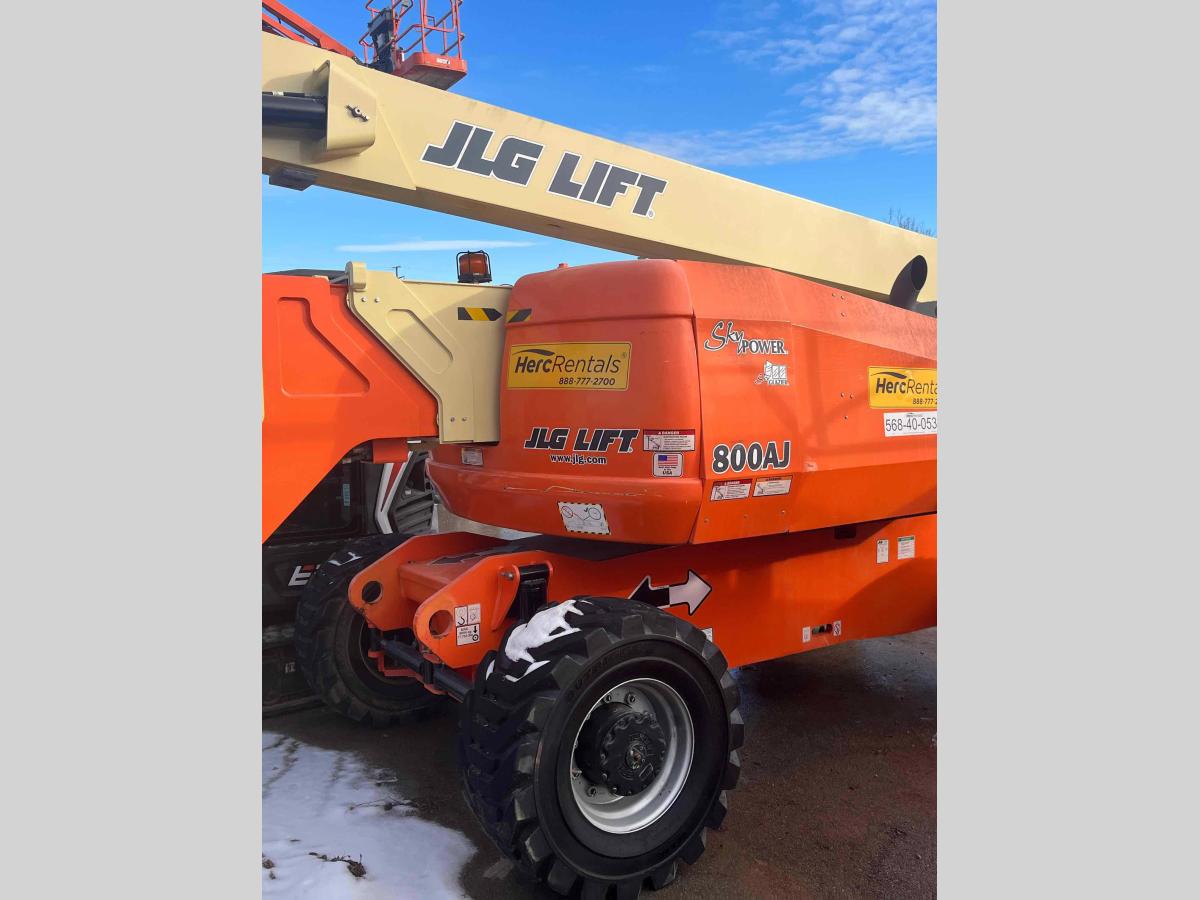 2011 JLG 800AJ
