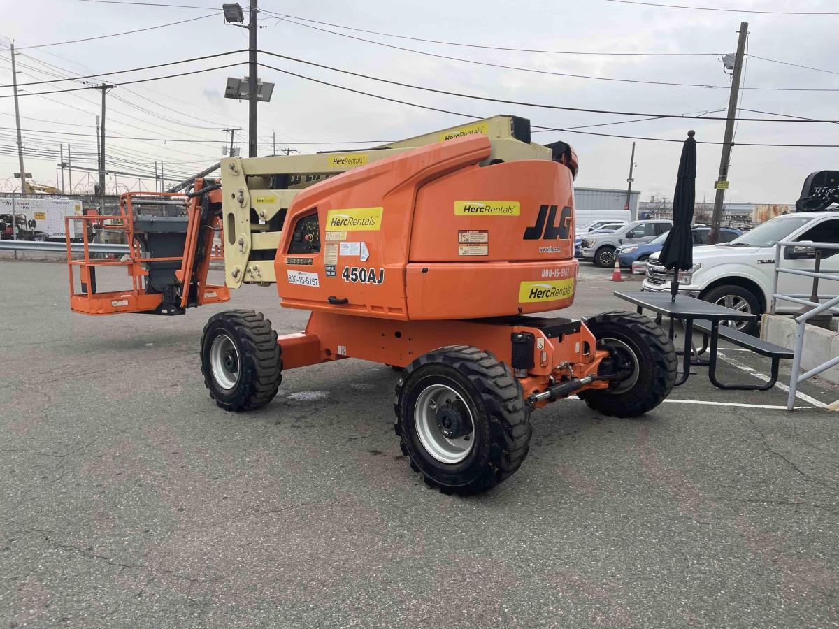 2017 JLG 450AJ-3