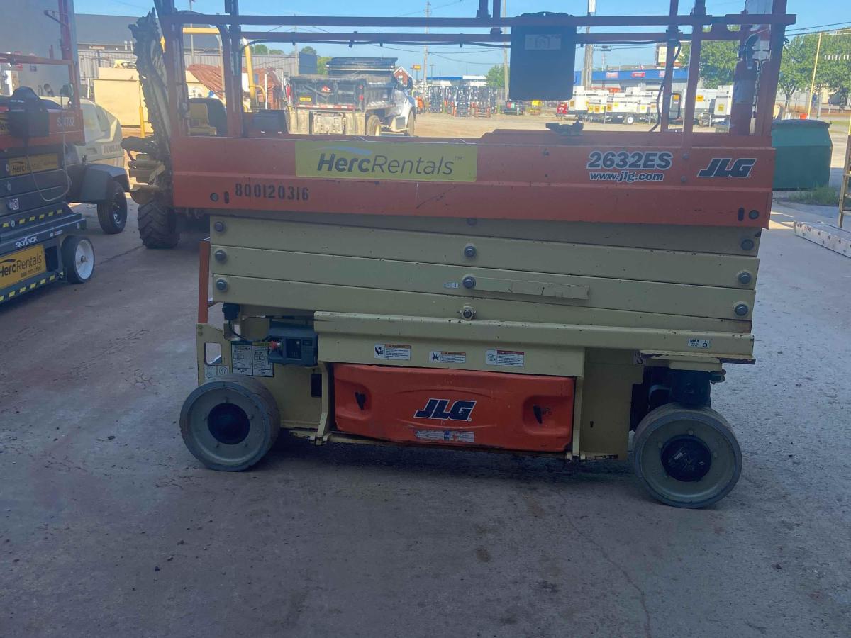 2016 JLG 2632ES