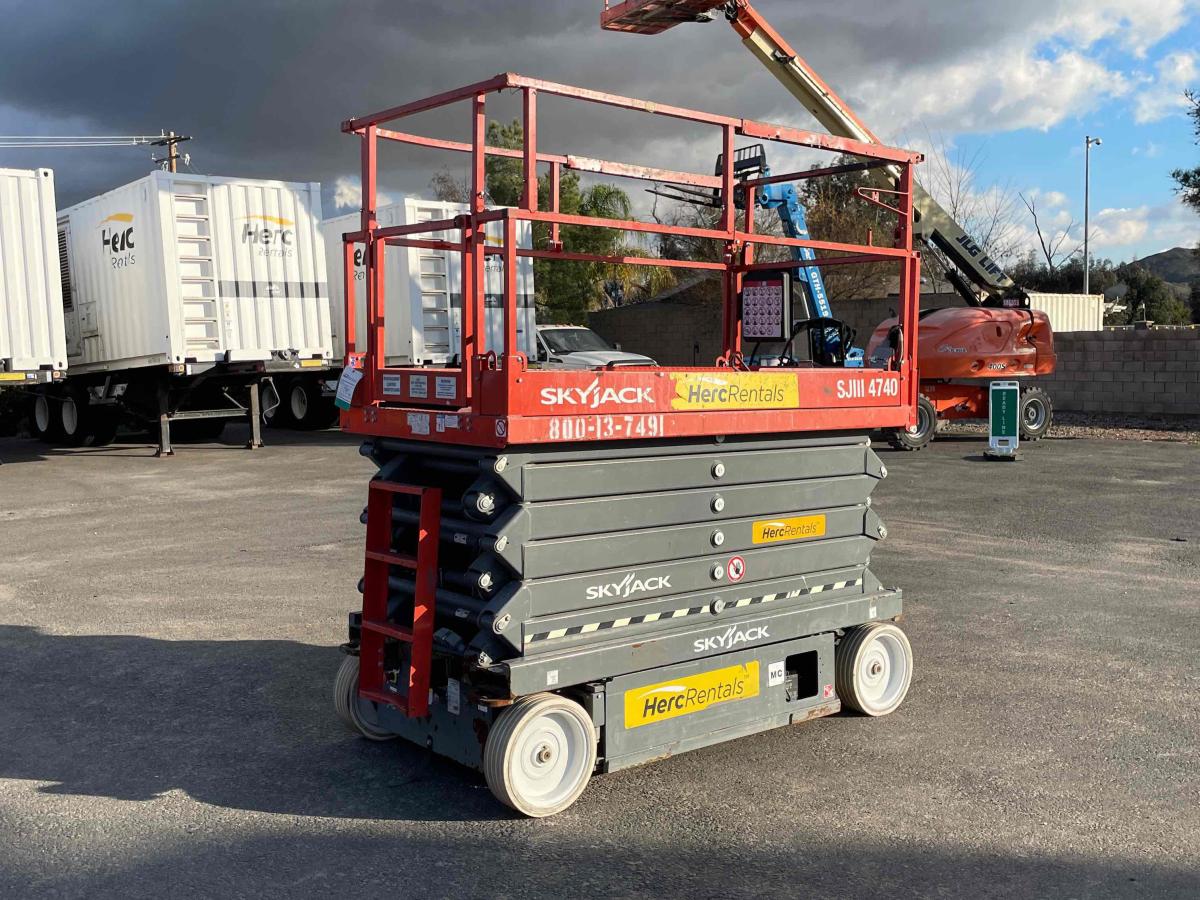 2017 Skyjack SJ4740