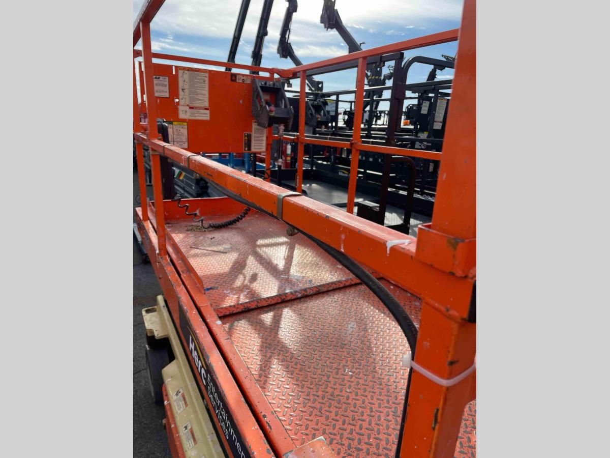 2016 JLG 3246ES