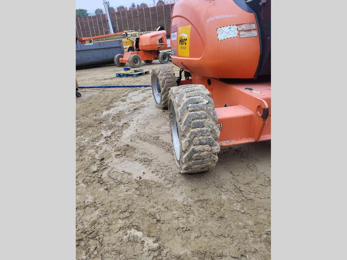 2014 JLG 600AJ