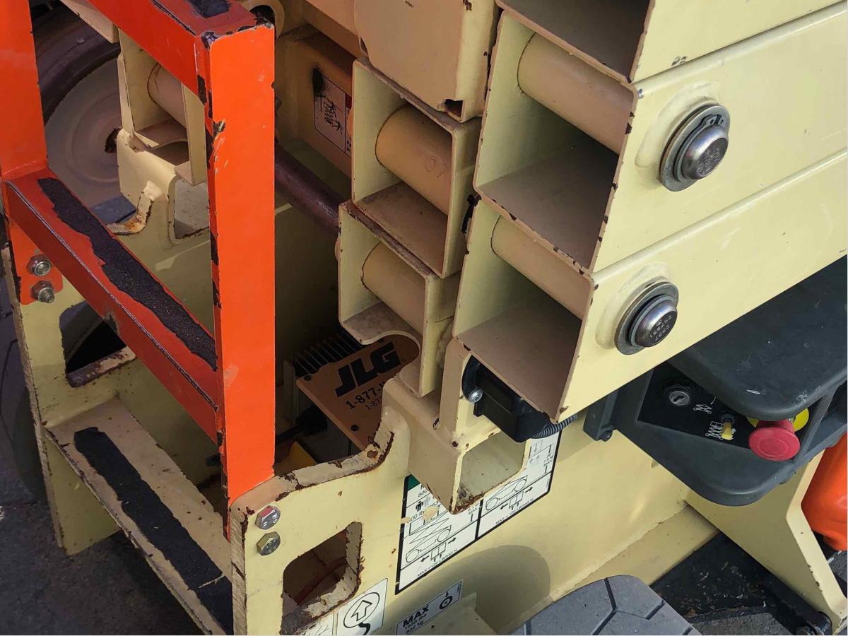 2017 JLG 2632ES-3