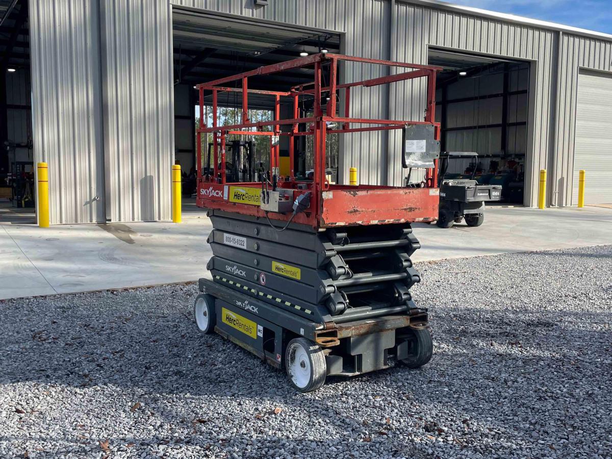 2017 Skyjack SJ4740