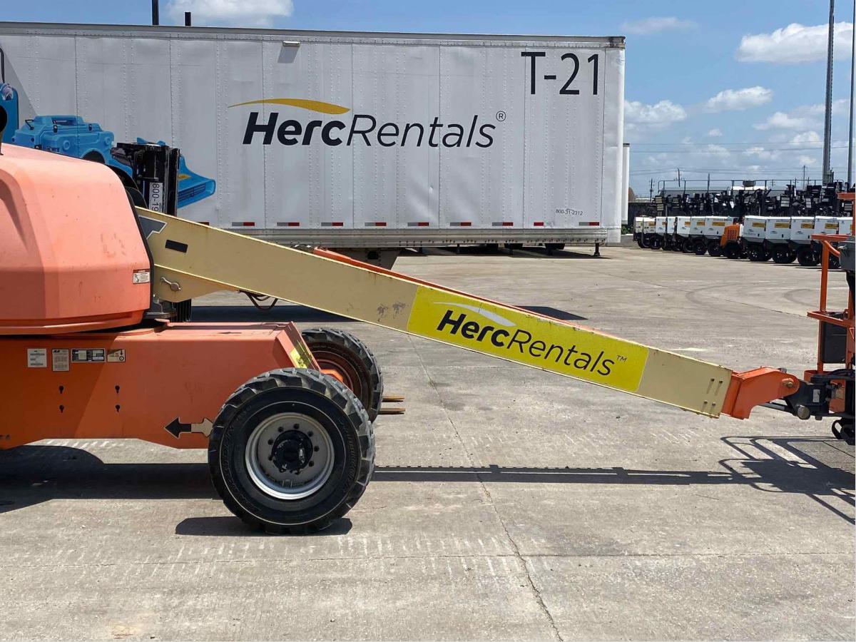 2017 JLG 400S