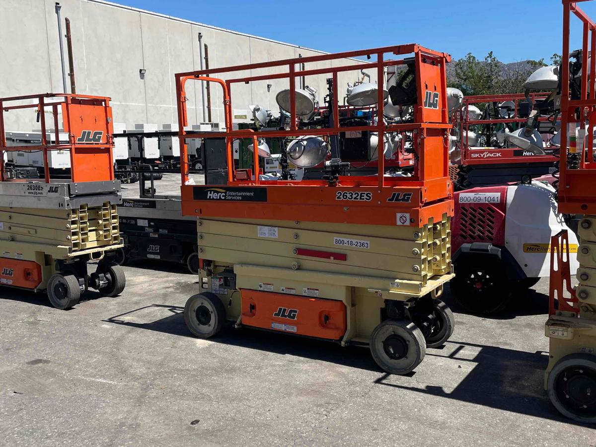 2017 JLG 2632ES