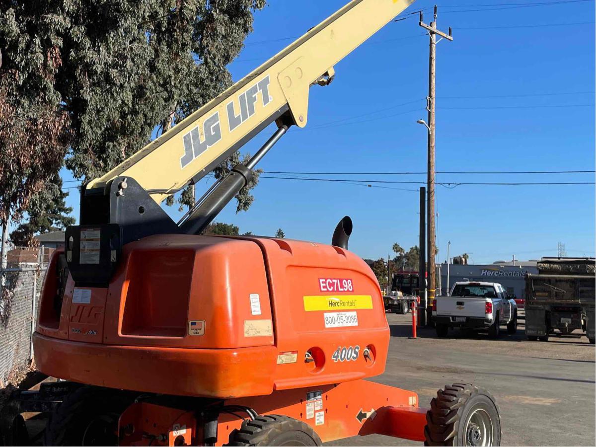 2015 JLG 400S