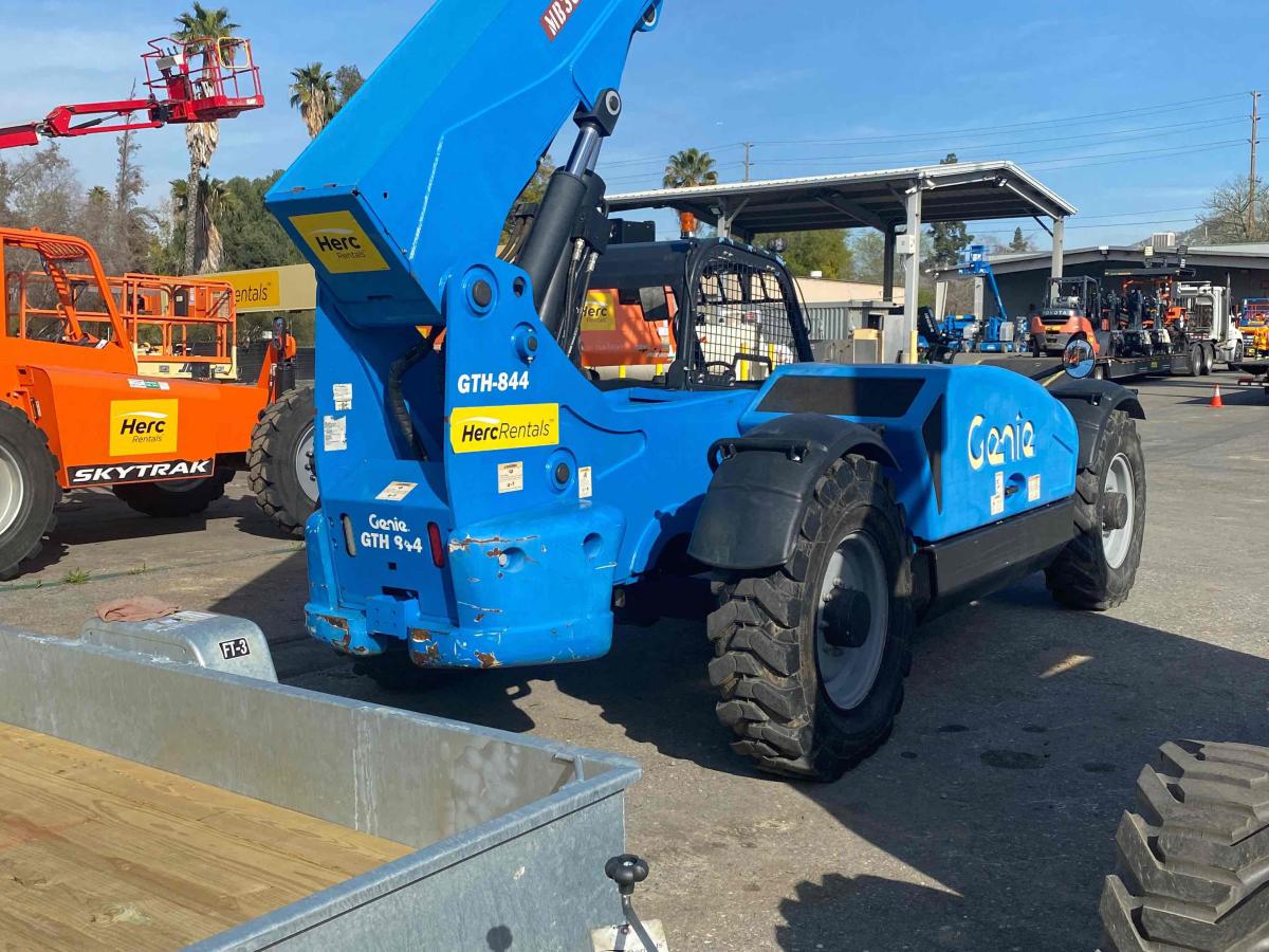 2015 Genie GTH 844
