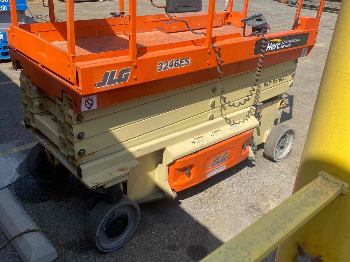 2015 JLG 3246ES