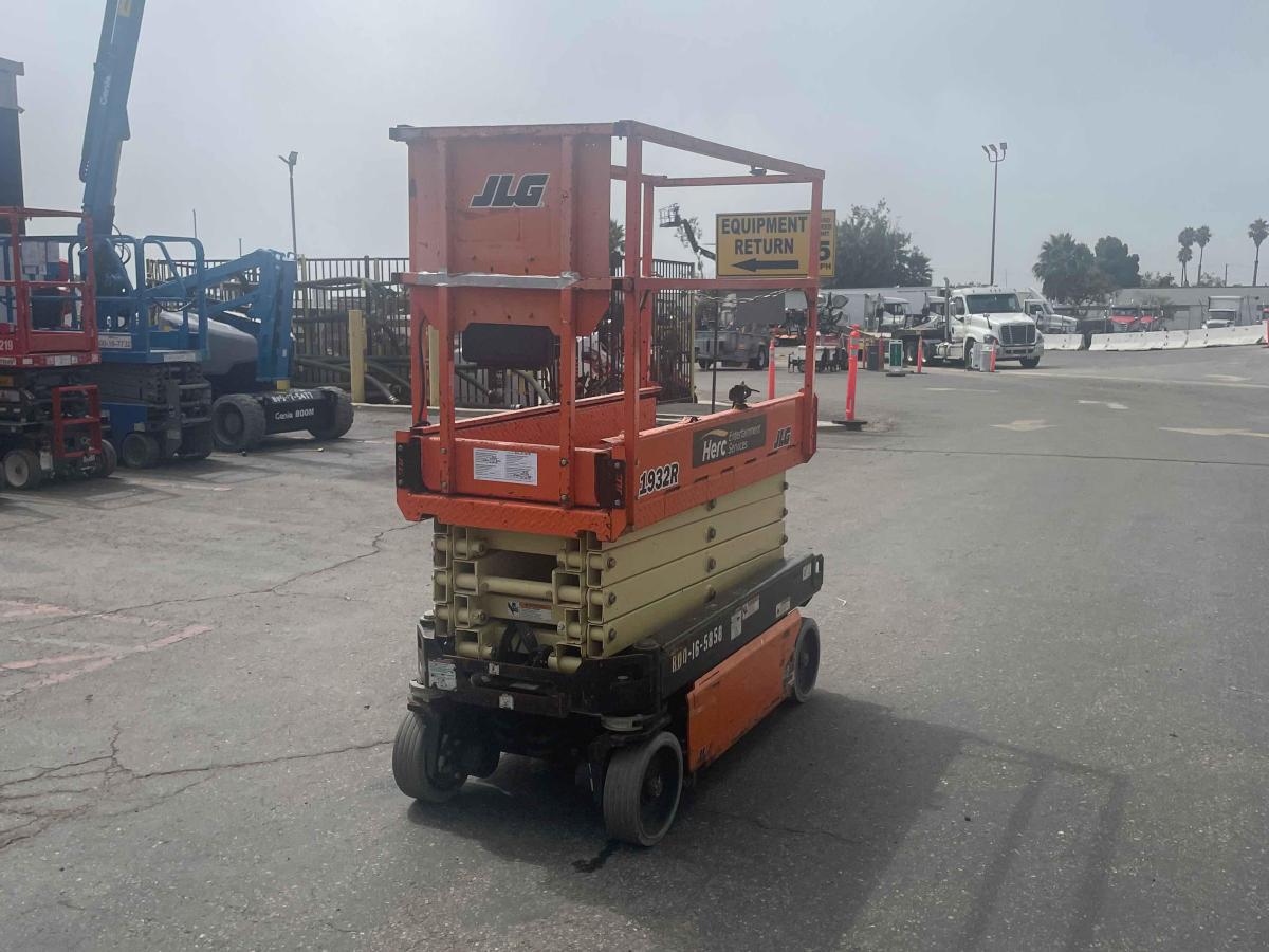 2017 JLG 1932R-3