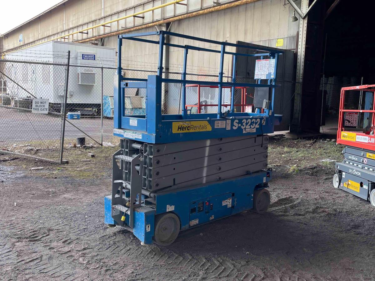 2017 Genie GS-3232