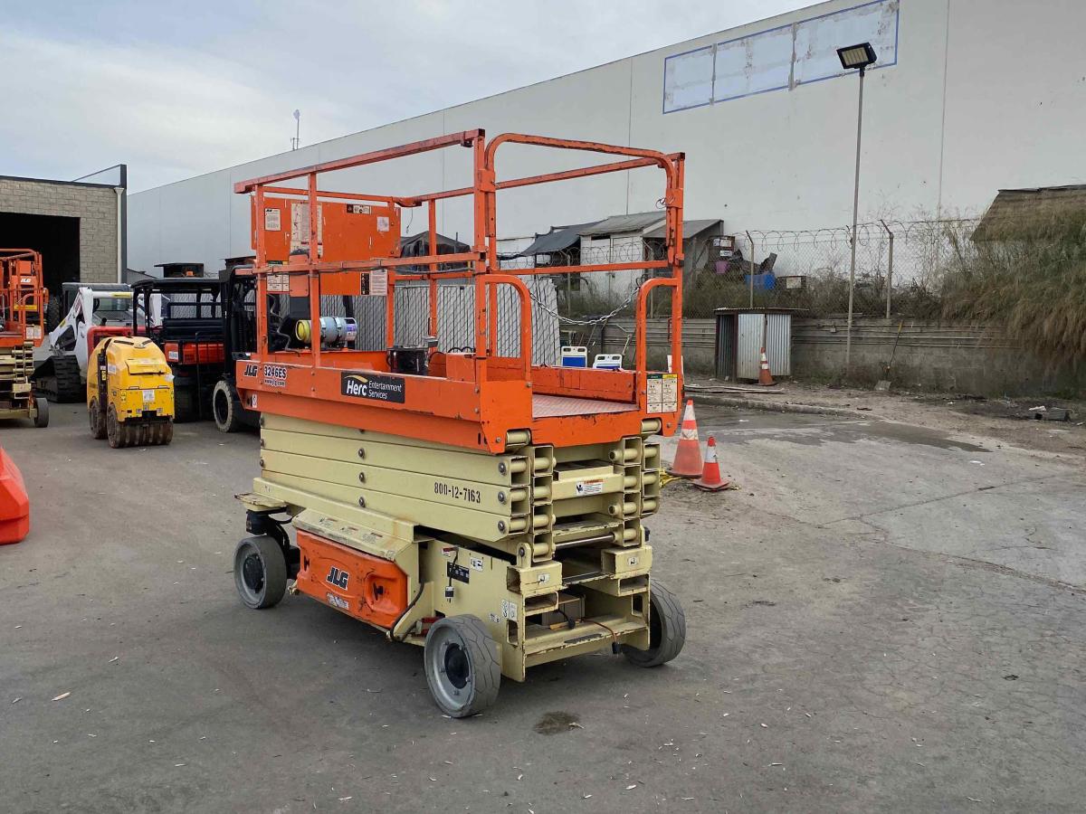 2016 JLG 3246ES