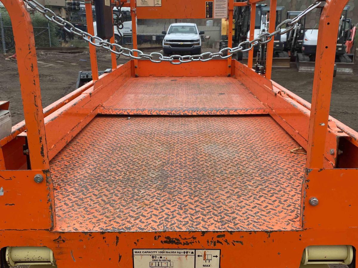 2017 JLG 2646ES