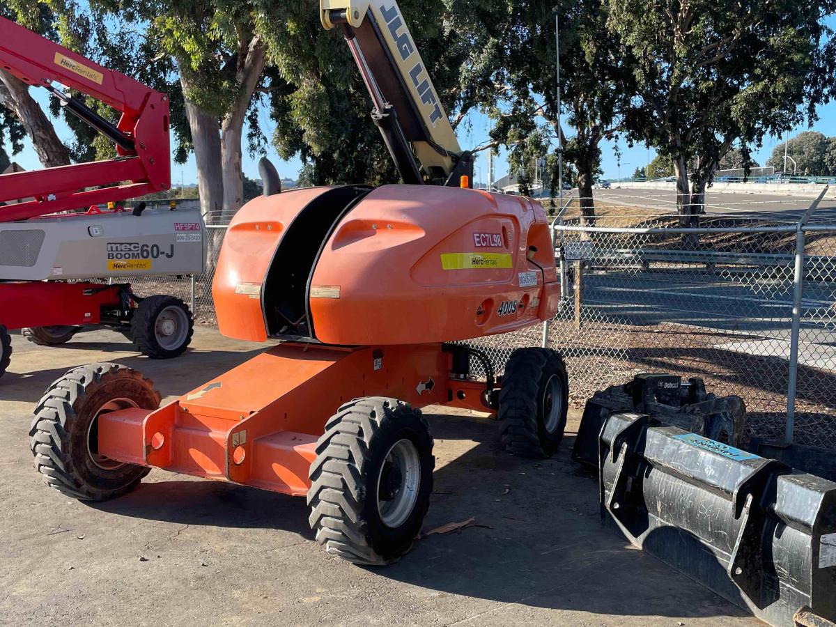 2015 JLG 400S