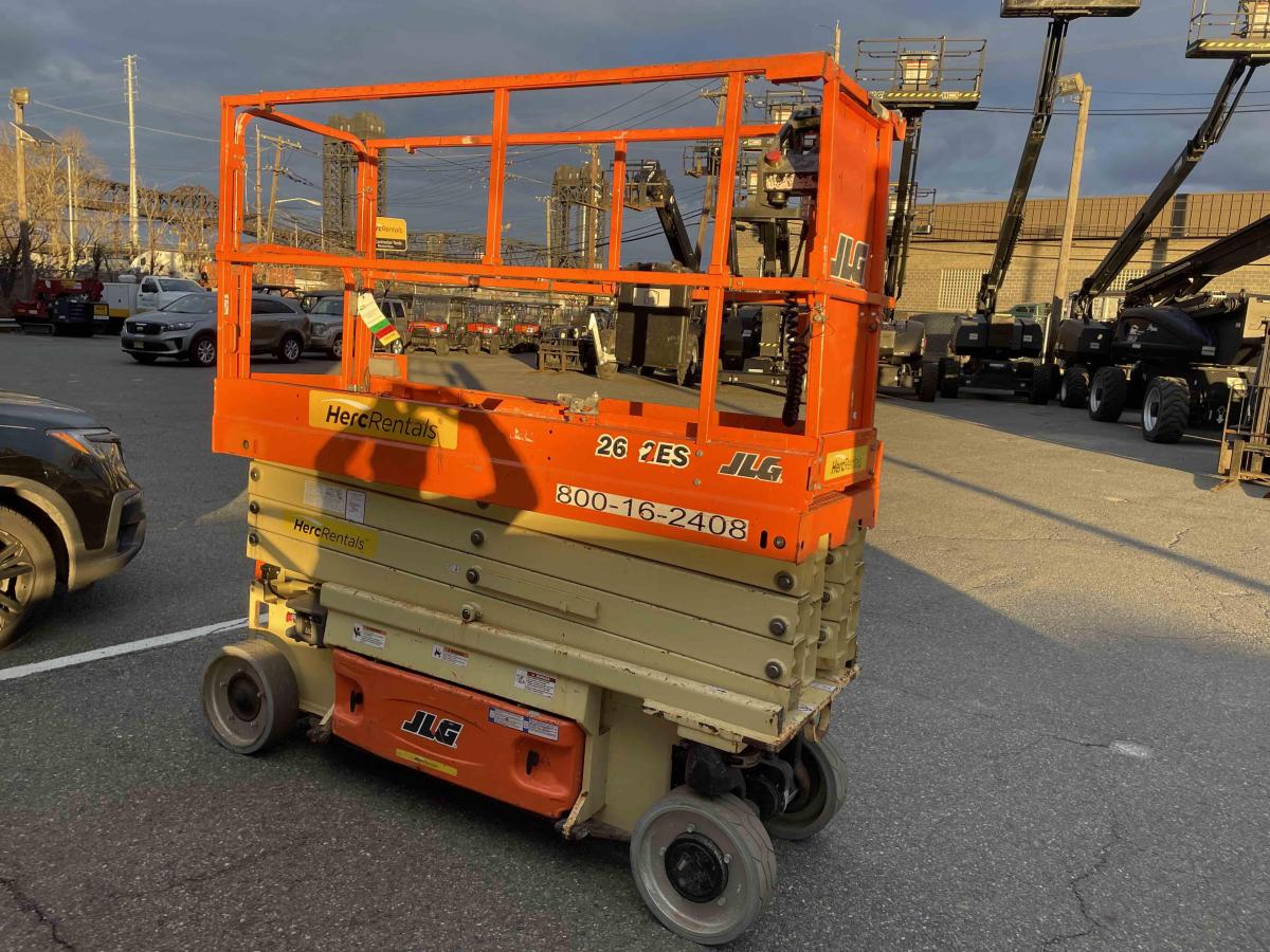 2017 JLG 2632ES