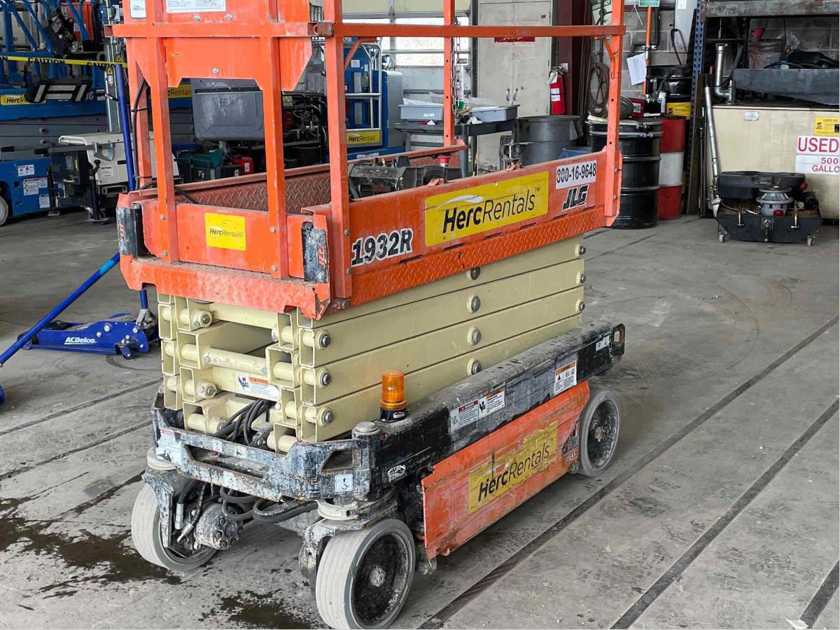 2017 JLG 1932R