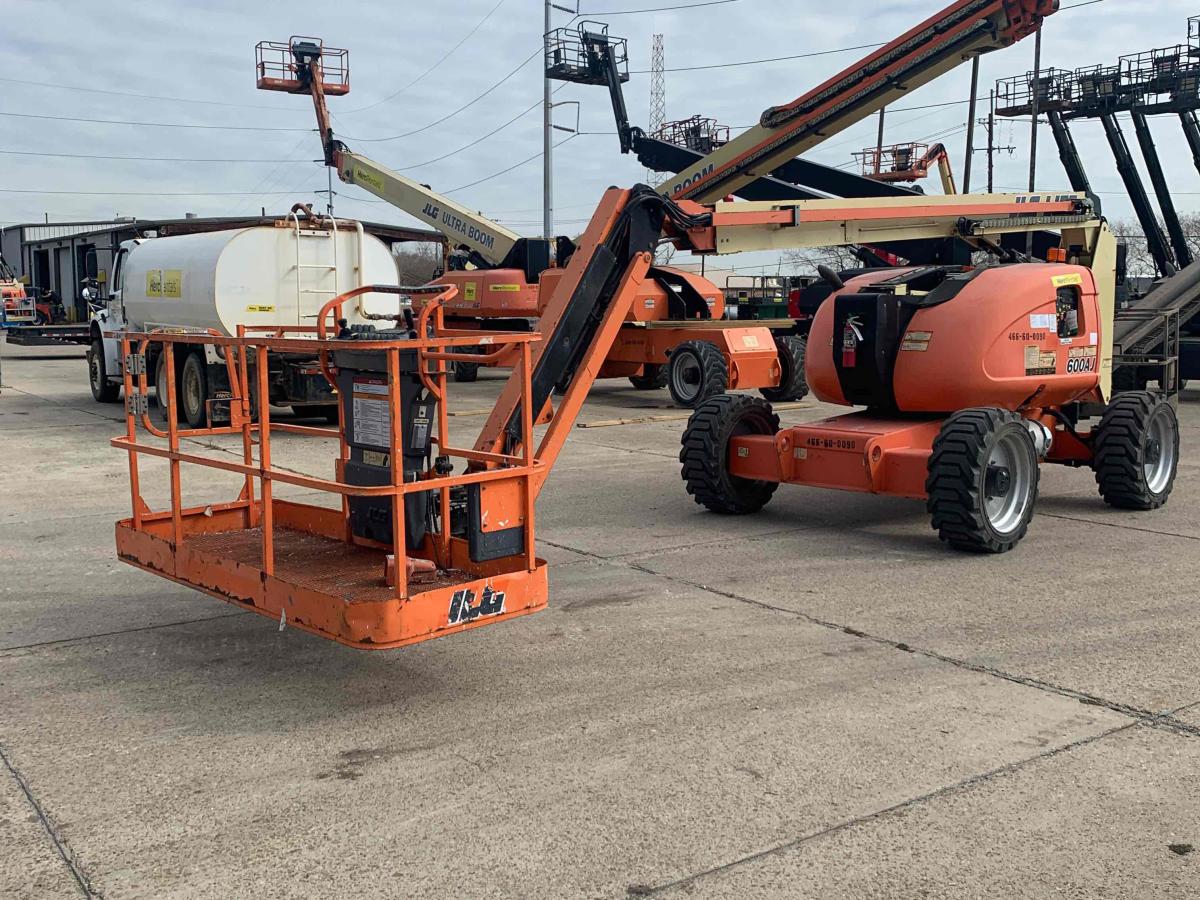 2012 JLG 600AJ