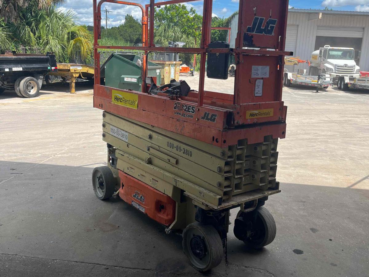 2016 JLG 2632ES