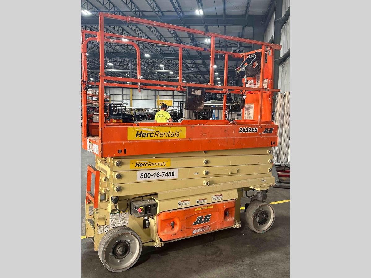 2017 JLG 2632ES