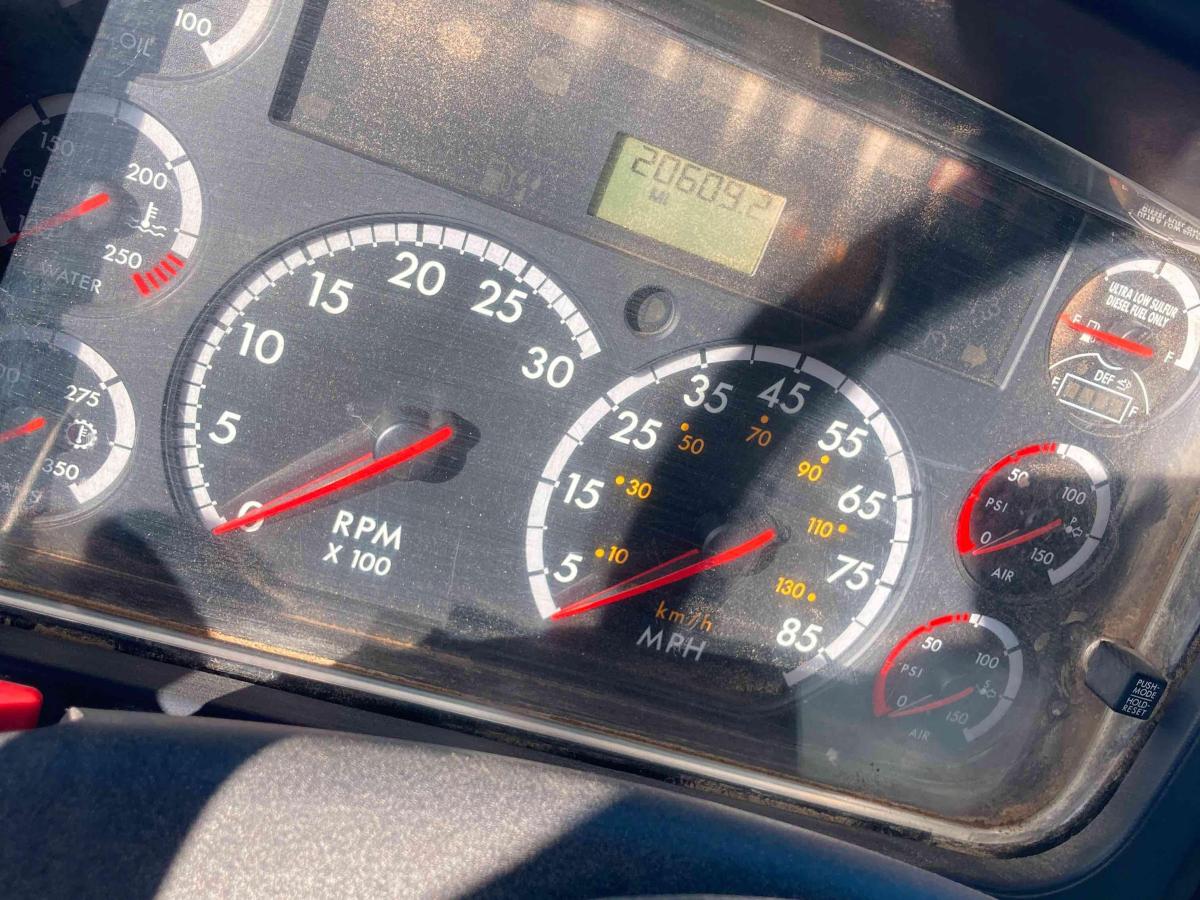 2012 Freightliner M2106